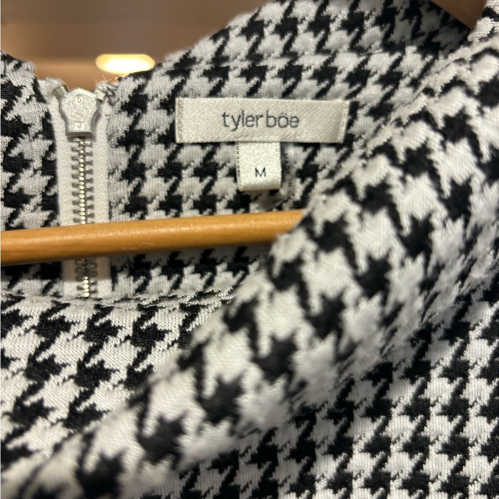 Stunning Tyler Boe dress with bell flowy sleeves - Picture 2 of 5